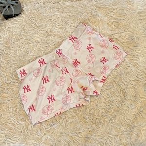 New York Yankees Pink Woman's Shorts Large-used